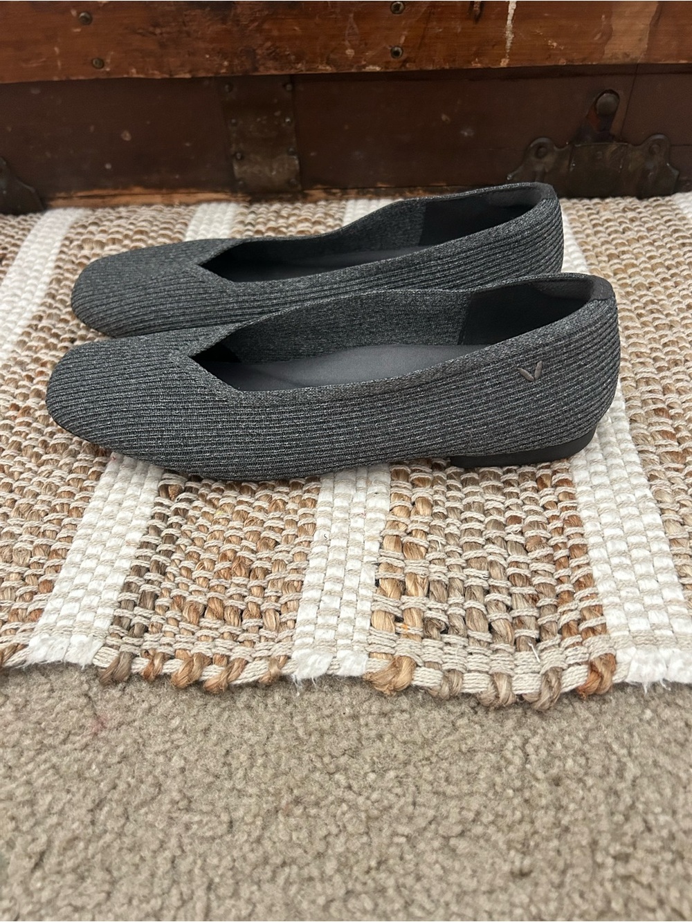 Viviana Women's Gray Knit Ballet Flats